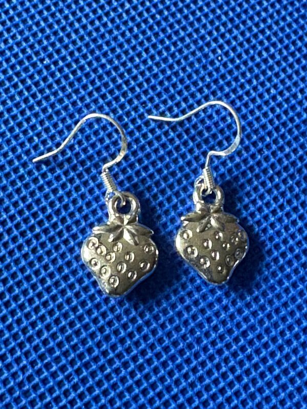 💎 Zilveren Aardbei Oorbellen – Hypoallergeen 🍓